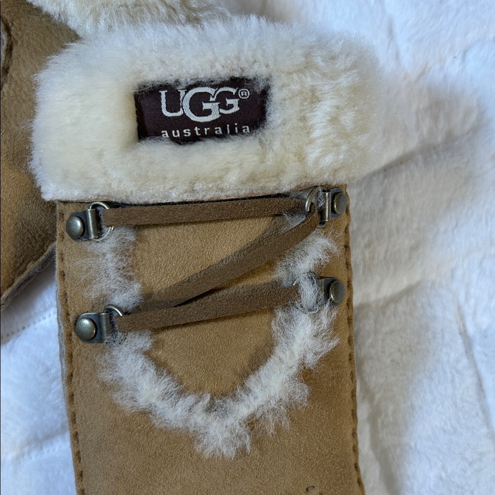 UGG Sheepskin Fluffy Cream Women’s Gloves size medium - Picture 5 of 7